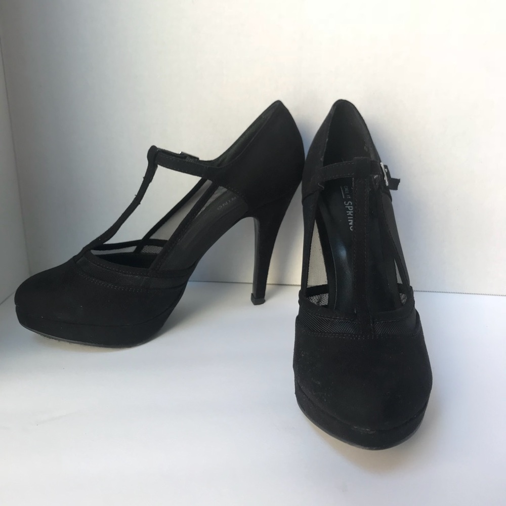 Black t-strap platform pumps